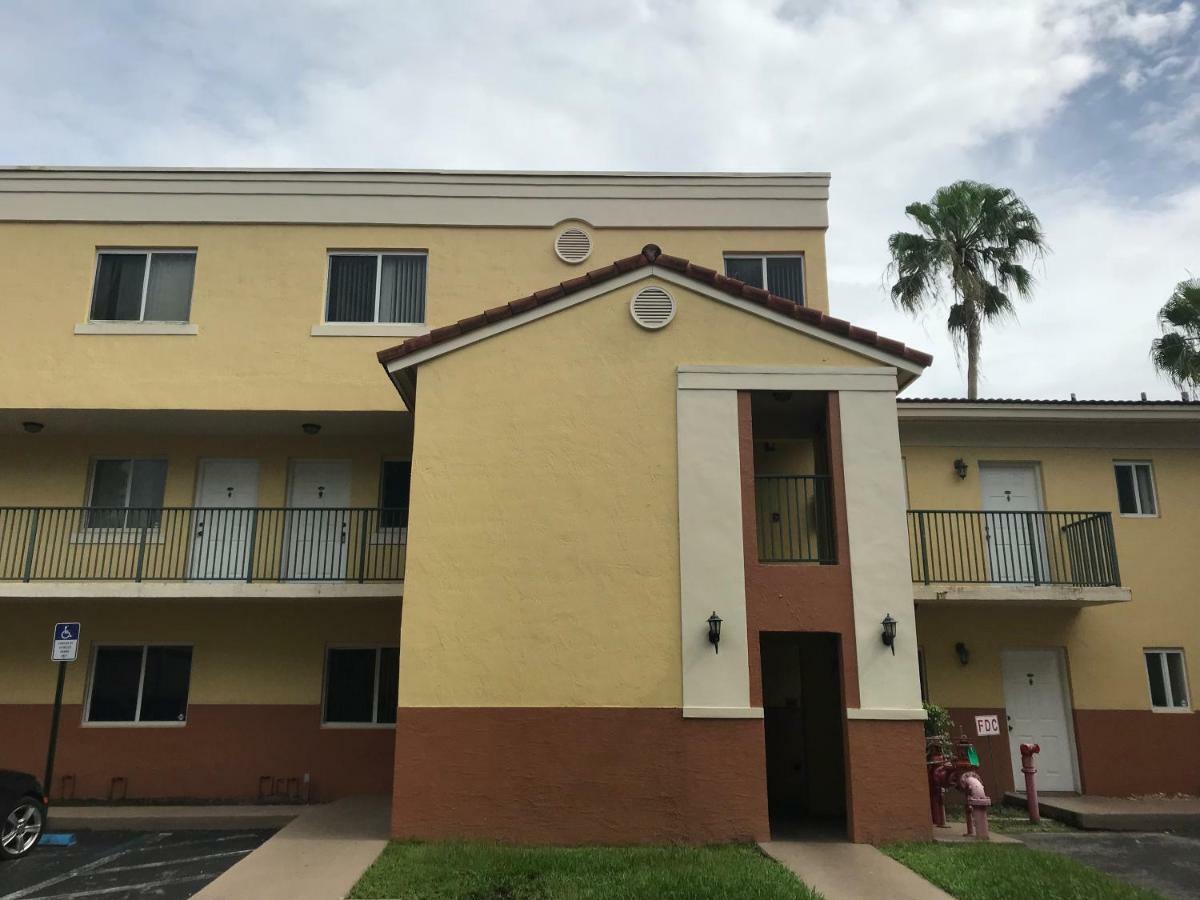 Shamrock Kendall Miami Exterior photo